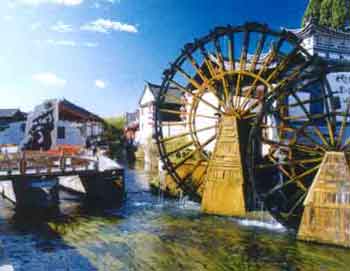 View showing water wheel beside the entrance to the ancient city of Lijiang.