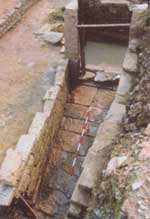 Water lock found 
at the Southern Song imperial street site, 
Yanguanxiang, Hangzhou, Zhejiang province