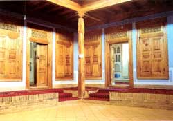 General view of entrance hall of Toghraklek Villa, Qiemo.