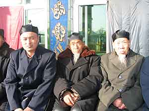 Fig. 4 Three akhunds of the Jahriyya sufi order in Wuzhong, Ningxia. Akhund Yang Wanbao (left) is one of the first group of Islamic religious professionals trained after the Cultural Revolution.