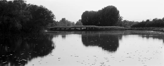 The new cement bridge at the entrance to Qichun Yuan (south-eastern corner of Yuanming Yuan)